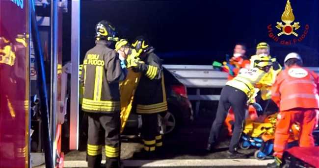 VIGILI DEL FUOCO ambulanza NOTTE A