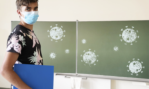 alunno lavagna covid
