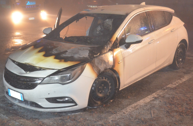 auto incendiata