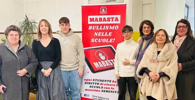 borgosesia bata bullismo