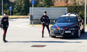carabinieri posto blocco auto mitra paletta