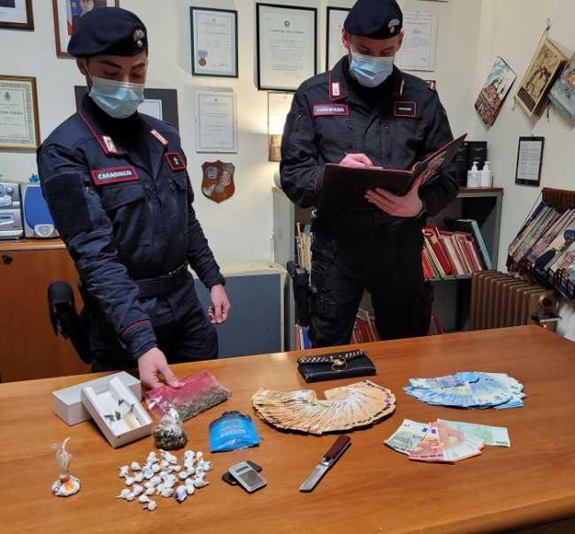 carabinieri gattinara droga soldi