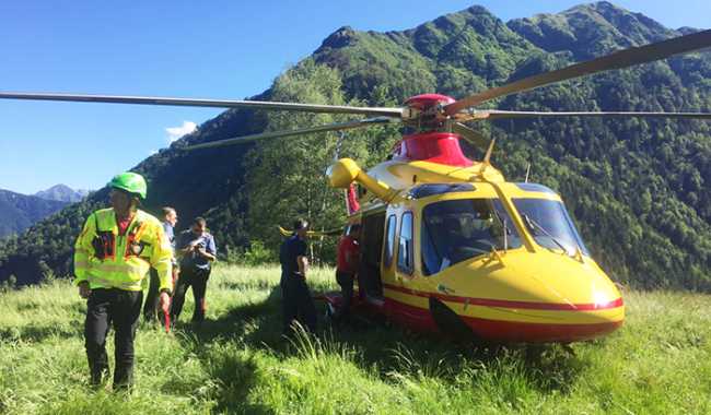 elicottero terra alpe soccorso cc