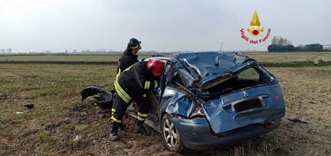 incidente auto fuori strada