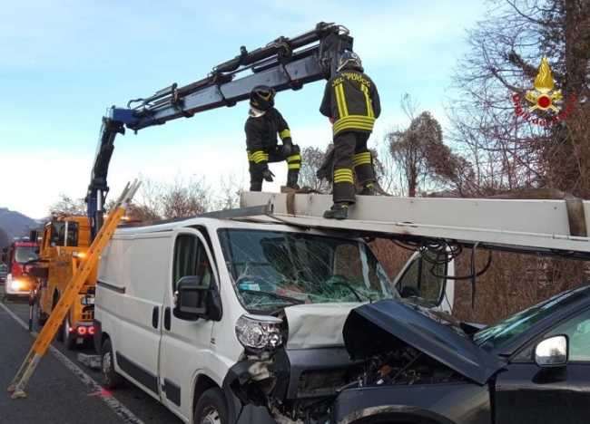 incidente borgosesia auto