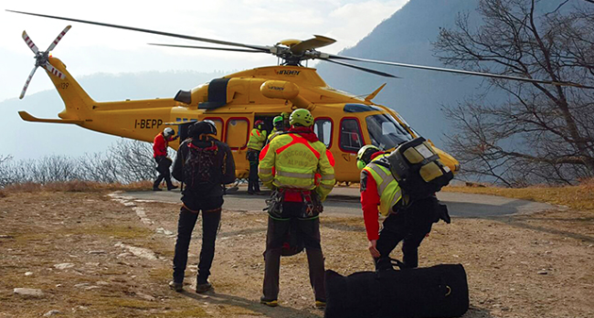 soccorso eliccottero uomi salita