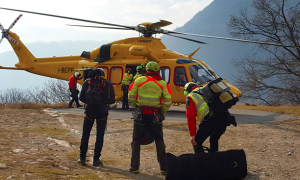 soccorso eliccottero uomi salita
