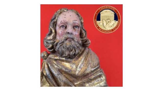 statua lignea rubata