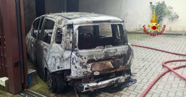 vigili del fuoco auto biella