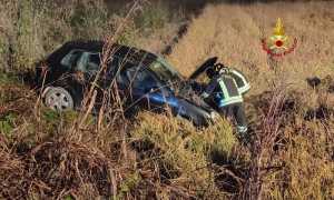 vigili del fuoco auto fuori strada quinto