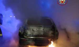 vigili del fuoco incendio automobile