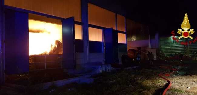vigili del fuoco incendio azienda agricola