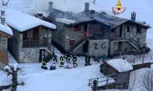 vigili del fuoco incendio baite neve