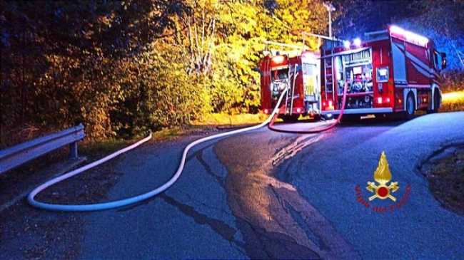 vigili del fuoco incendio notte a