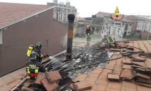 vigili del fuoco incendio tetto
