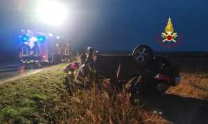 vigili del fuoco incidente auto in risaia