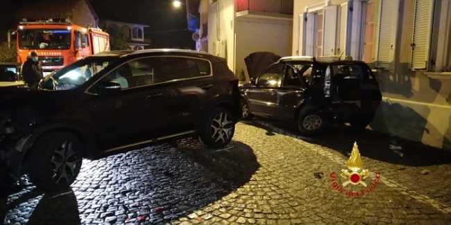 vigili del fuoco incidente auto notte