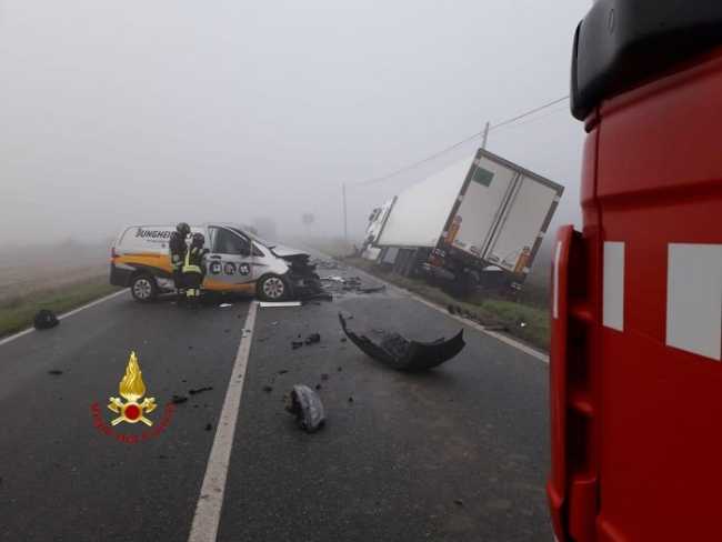 vigili del fuoco incidente camion