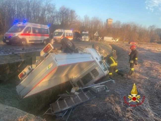 vigili del fuoco incidente furgone rovasenda