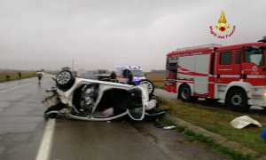 vigili del fuoco villarboit auto ribaltata