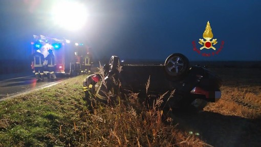 vigili del fuoco incidente auto in risaia