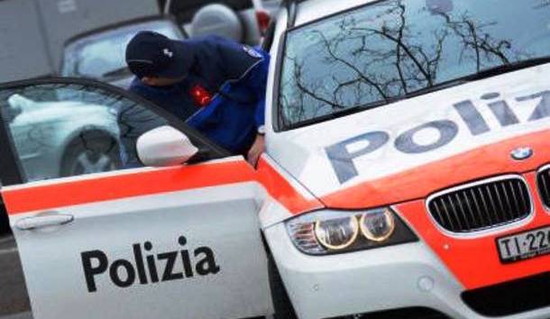 Minaccia l’avvocato puntandogli il coltello alla gola: arrestato