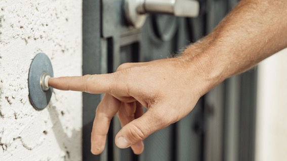 Segnalati tentativi di truffa con persone travestite da forze dell'ordine