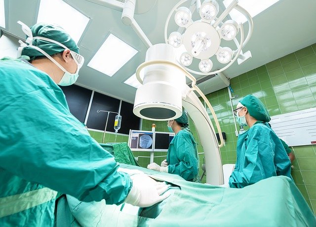 Medici operazione sala operatoria