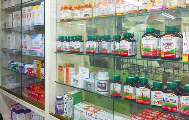 farmacia scaffali