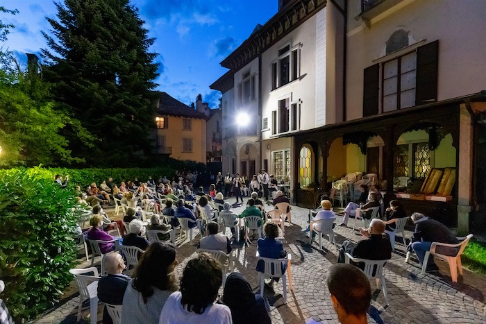 "Musica da bere", si comincia col pop. In scena gli Ehilà Collective